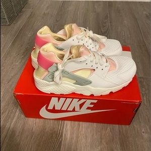 New in box Nike Huarache Size 7